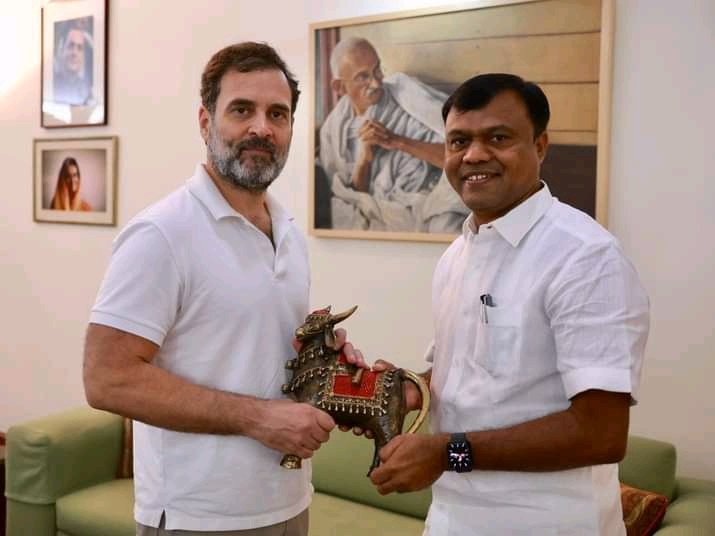 KavitapranMla's tweet photo. छत्तीसगढ़ प्रदेश कांग्रेस कमेटी के ऊर्जावान अध्यक्ष आदरणीय श्री दीपक बैज जी को जन्मदिन की बहुत बहुत बधाई एवं अनन्त शुभकामनाएं

आपके उत्तम स्वास्थ्य व दीर्घायु की मंगल कामना करती हूँ।

@DeepakBaijINC https://t.co/mIr8JKSdnV