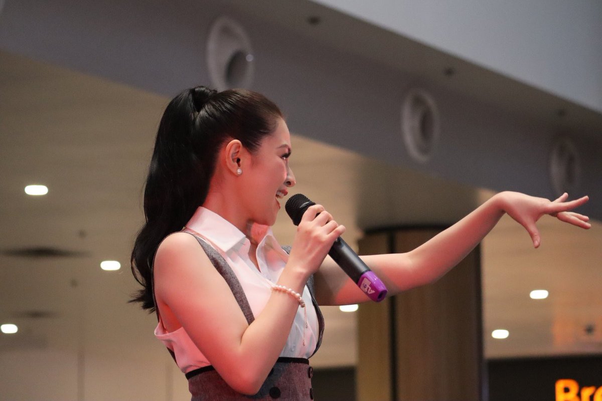 Sparkle_GMA's tweet photo. Slay, Barbie ✨ #PulangAraw star Barbie Forteza lit up #PinoyCon at One Ayala with her unstoppable energy ⚡️

#BarbieForteza https://t.co/dQiD7mbu4X