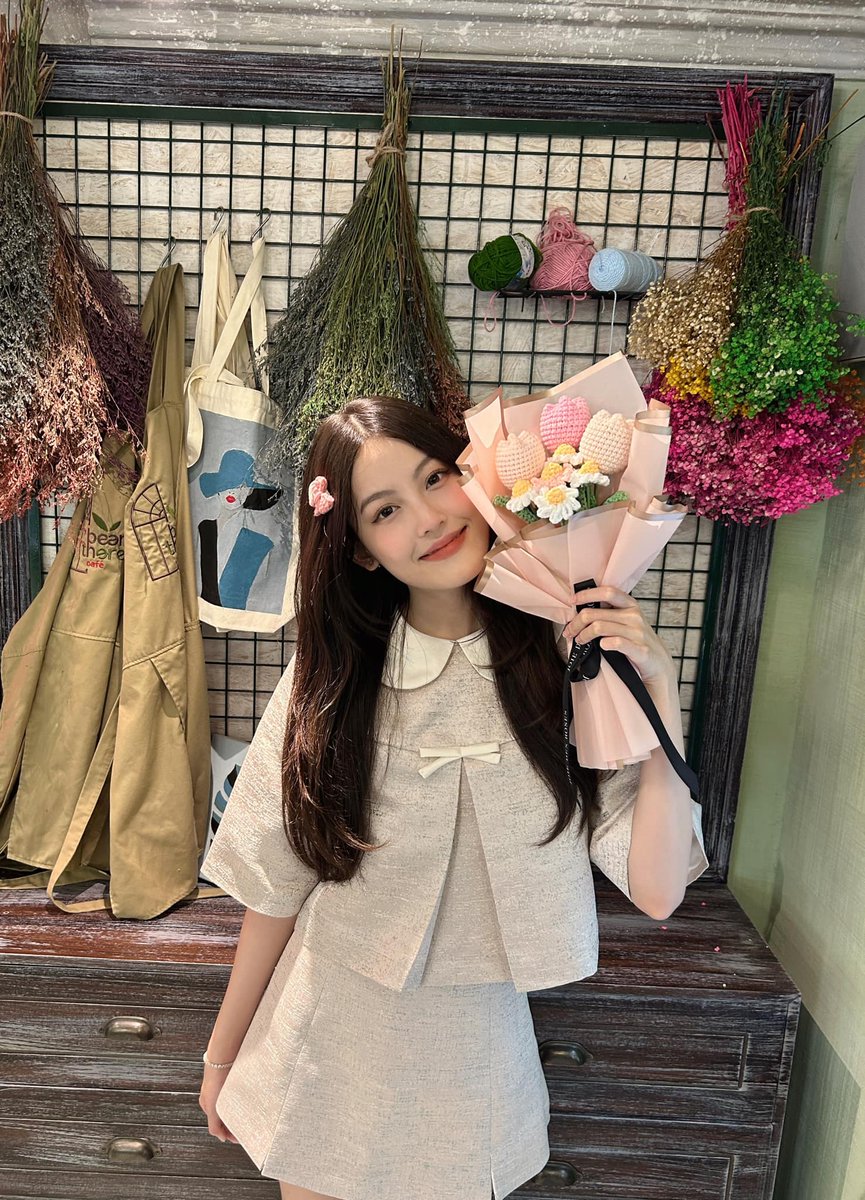 BeZaHan2k's tweet photo. Hôm nay em thích đứng gập https://t.co/uLRQ77Nhzm