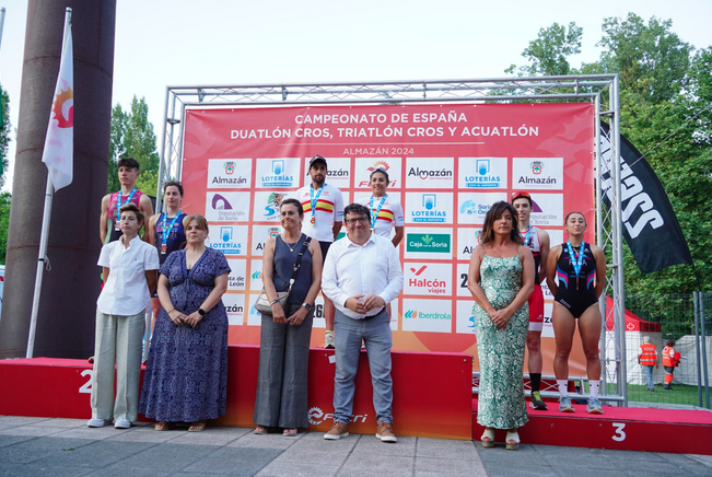 Pilar Arias, Sergio Correa, <a href="/marinitatururu/">Marina Muñoz</a>  Muñoz y <a href="/KevinTarek/">Kevin Viñuela 🦁</a> Tarek triunfadores en <a href="/TRIATLONSP/">FETRI</a>  Almazán triatlonchannel.com/2024/07/14/ari…