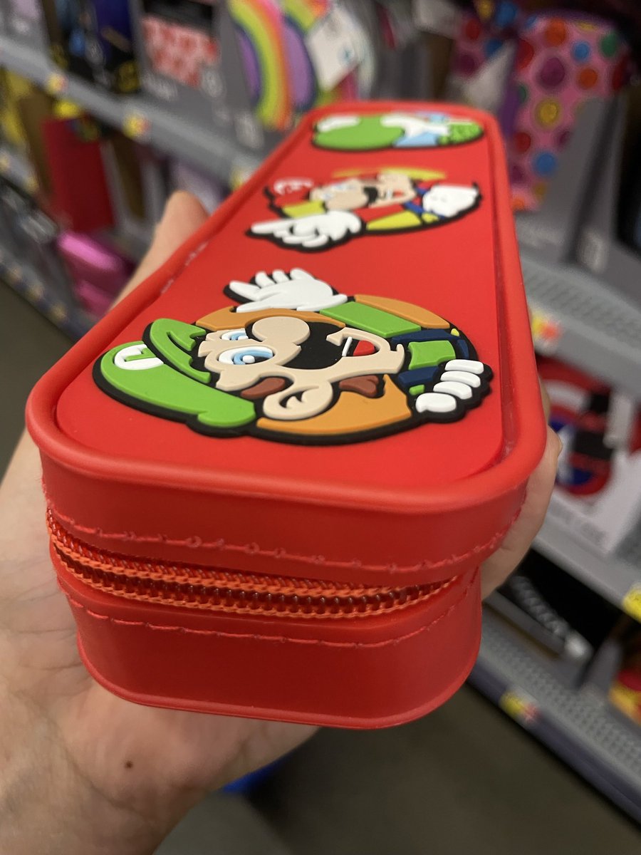tamaragramacho's tweet photo. apaixonada pelo estojo do super Mário que vi no Walmart ♥️🤌🏼 #SuperMarioBros #fy #coisaslegais https://t.co/SWnf0yqBd8