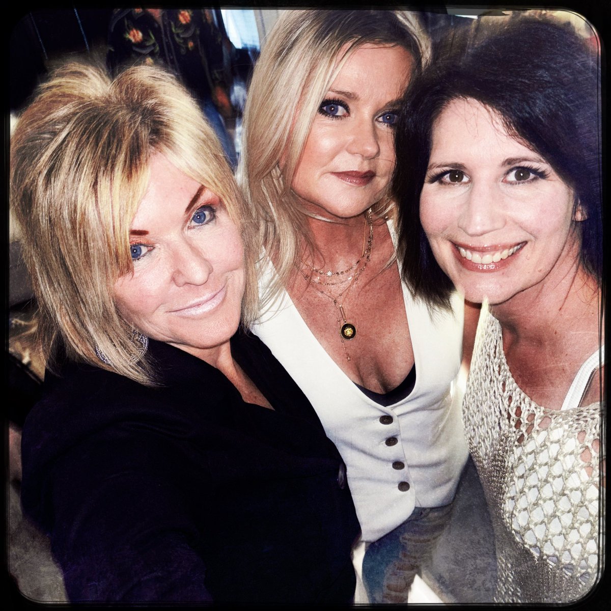 More shows comin! <a href="/lisabrokop/">Lisa Brokop</a>  <a href="/Beverley_Mahood/">Beverley Mahood</a> 🤗❤️🎼