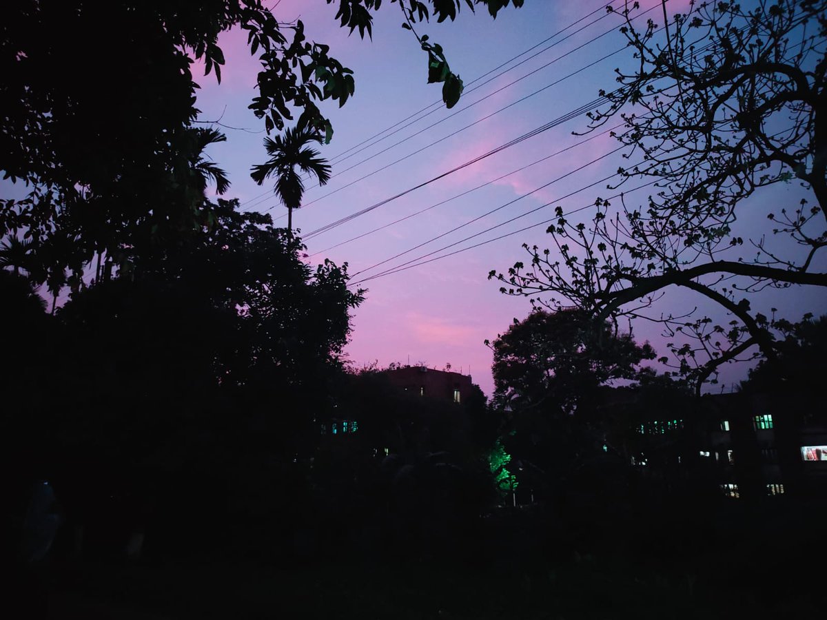 jebinaktarminju's tweet photo. "Isn't the sunset a sign of Allah's beauty? 🌅✨" https://t.co/bZLu29psUD