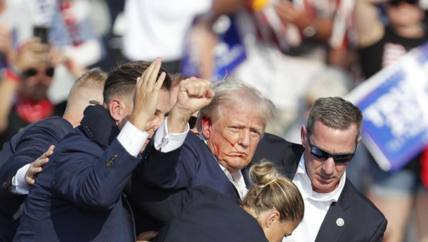 LoveJennifer41's tweet photo. Trump shot in ear in rally assassination attempt https://t.co/rVdRxLkQpU