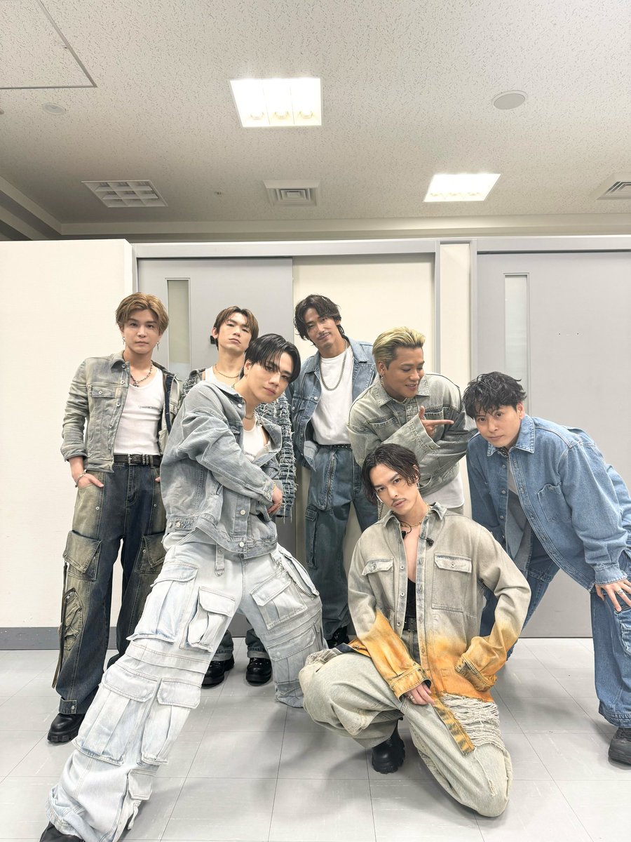 moon_ryusei's tweet photo. JSB Twitter更新
@jsb3_official 
『Awakening Light❤️‍🔥』

4K画質📸

後ろの人(メンバー)を
考えた
脚長ポーズ好き😘
#三代目JSOULBROTHERS
#AwakeningLight
#音楽の日 https://t.co/L7N7DBKXz2