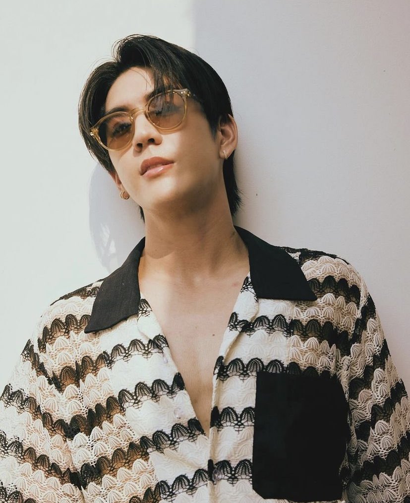 Quad22Thailand's tweet photo. #LeSpecs as worn by K. #SeaTawinan and #JimmyJitaraphol on their first Photobook | #JOYOUS • Cr.😎 #Vocstyle
Eyewear Distributed by @quad22_thailand
#LeSpecsthailand #sunglasses #quad22 #quad22thailand #lespecseyewear #จิมมี่ซี #JoyousxJimmySea #JimmySea https://t.co/E7qypm7tqv
