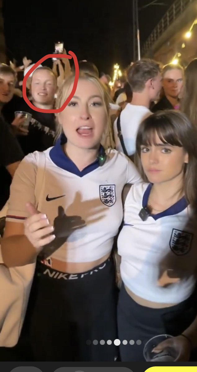 levi_whufc's tweet image. Astrid please watch out for this man, he’s been stalking you for months and is only in Berlin to take advantage of you! Please be careful