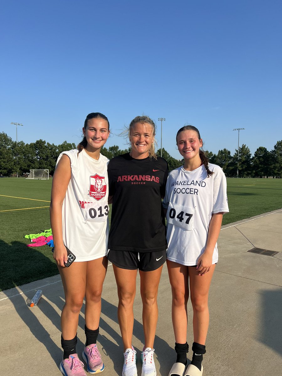 sophie_altieri's tweet photo. Thank you @RazorbackSoccer @Scoffyy @CoachColbyHale for an amazing camp! I learned so much about the quick style of play and about the program! Whoo pig!!!@ImYouthSoccer @ECNLgirls @PrepSoccer @dksc_08_ECNL @TheSoccerWire @DKSC_official https://t.co/FbP1dfFfyg
