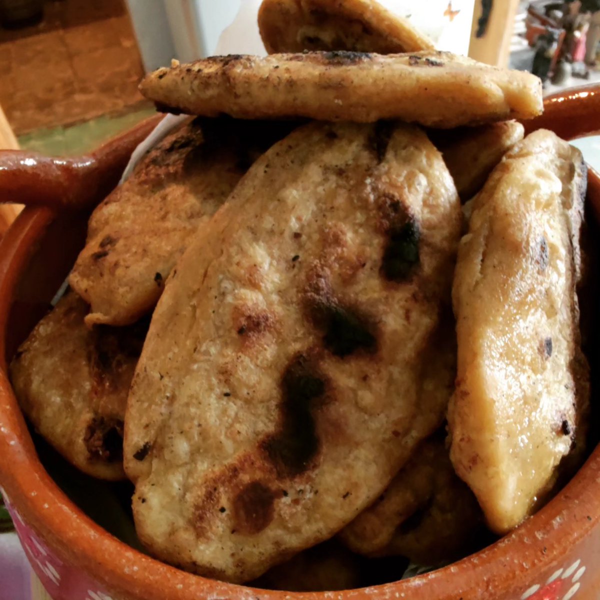 BertoVm31's tweet photo. Gorditas de Chicharrón y Tlacoyos de frijol para el corazón... ❤️

#AComer 
#BuenProvecho 
#NoDoy 
#MeLoChingo https://t.co/ubiwzatHne