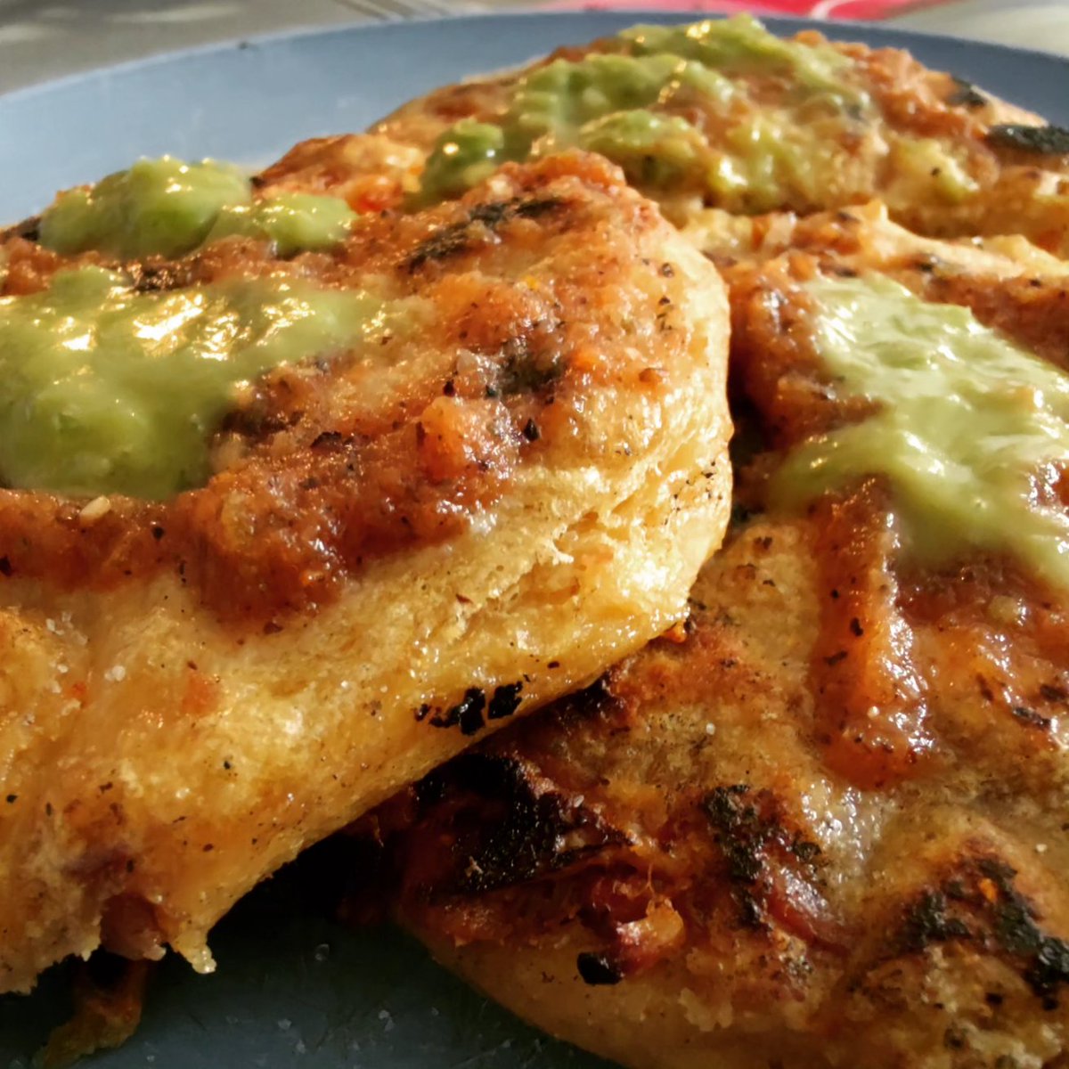 BertoVm31's tweet photo. Gorditas de Chicharrón y Tlacoyos de frijol para el corazón... ❤️

#AComer 
#BuenProvecho 
#NoDoy 
#MeLoChingo https://t.co/ubiwzatHne