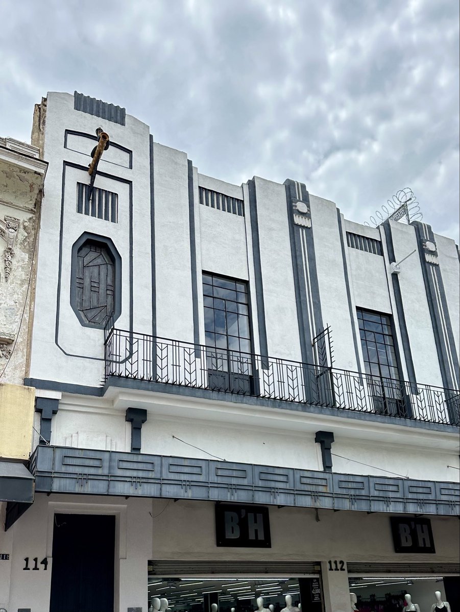 ExaArq's tweet image. 🏠 Edificio Art Déco del hermano de Luis Barragán. 
Ing. Juan José Barragán
Años 1930

Centro de #Guadalajara, Jalisco
