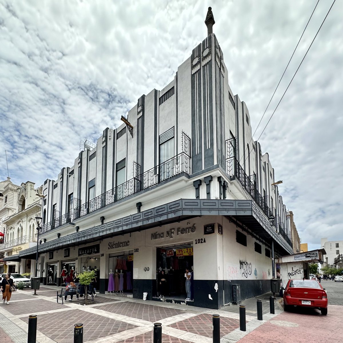 ExaArq's tweet image. 🏠 Edificio Art Déco del hermano de Luis Barragán. 
Ing. Juan José Barragán
Años 1930

Centro de #Guadalajara, Jalisco
