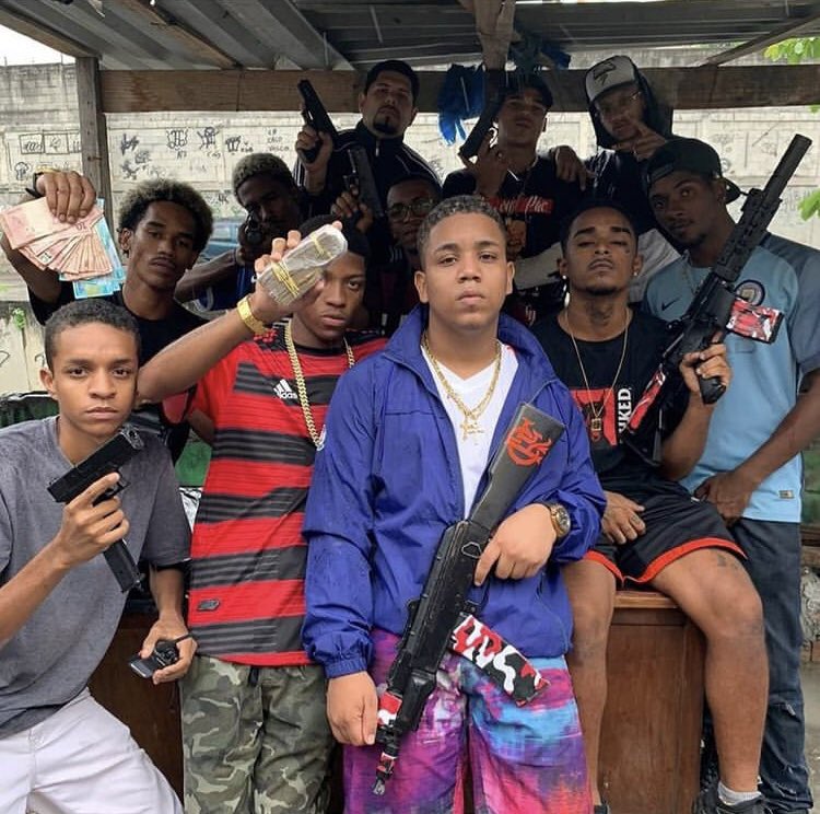 Tipo uma glock (@tpumaglock) on Twitter photo 