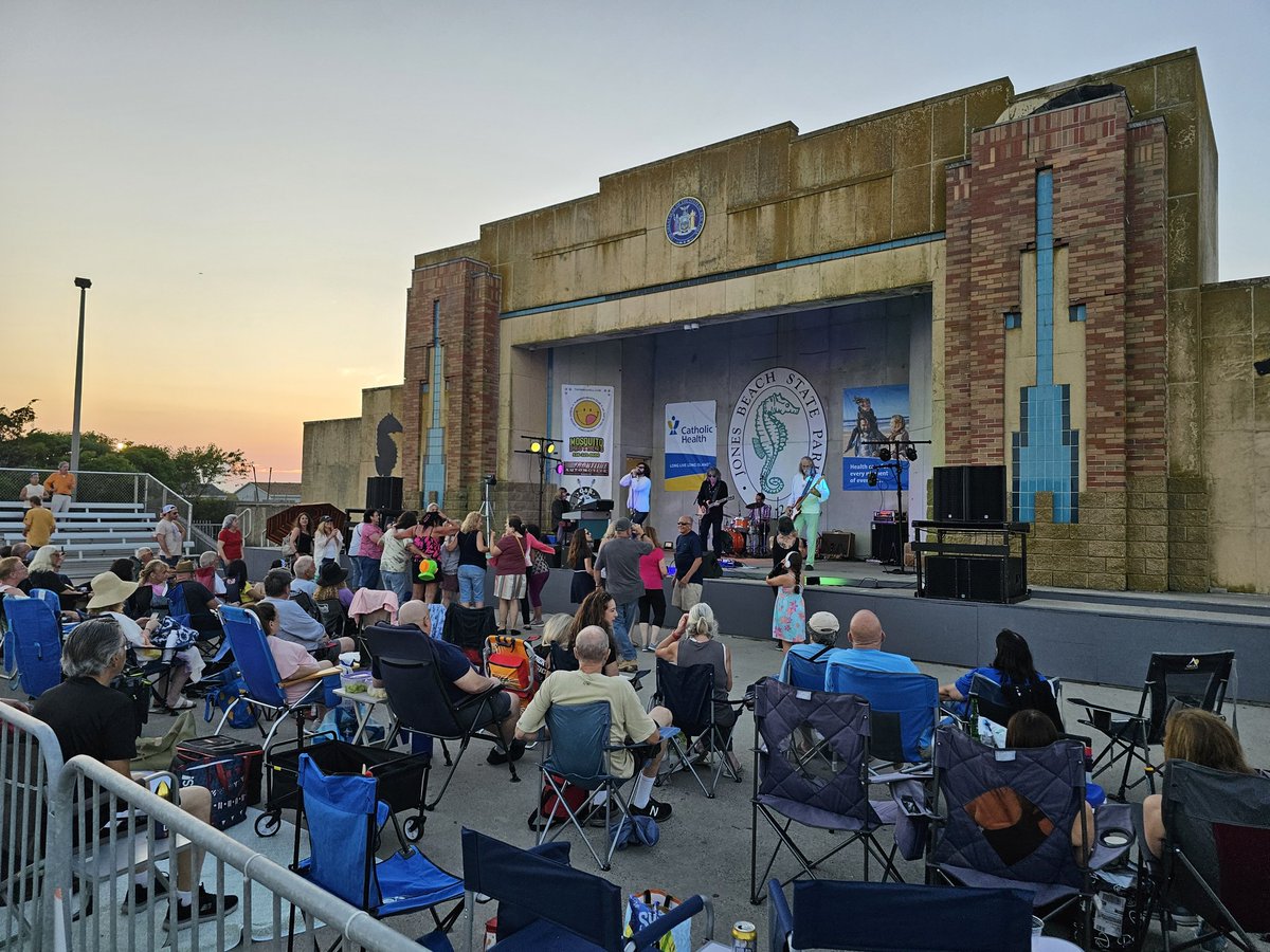 IanJStark's tweet photo. Checking out Crystal Ship playing the Jones Beach bandshell tonight #sunset #Longisland https://t.co/4ibmDOAHqj