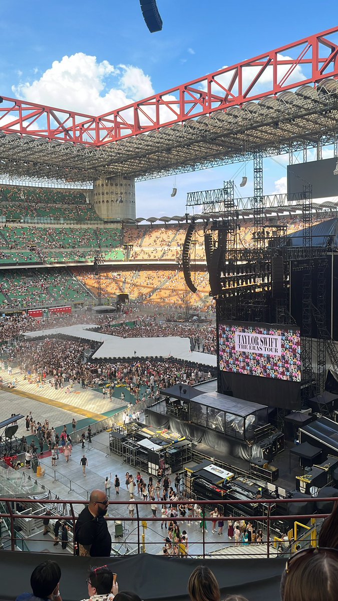 viola (taylor’s version) 🇮🇹 tweet media