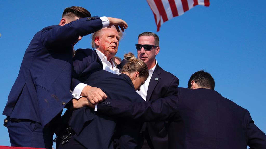 🚨 #BREAKING: A source familiar with Trump’s Secret Service detail tells the Federalist they’ve been REPEATEDLY asked for beefed up protection and resources for WEEKS, but Biden failed to act

DHS, which controls the Secret Service protective detail “wasn’t responsive to those