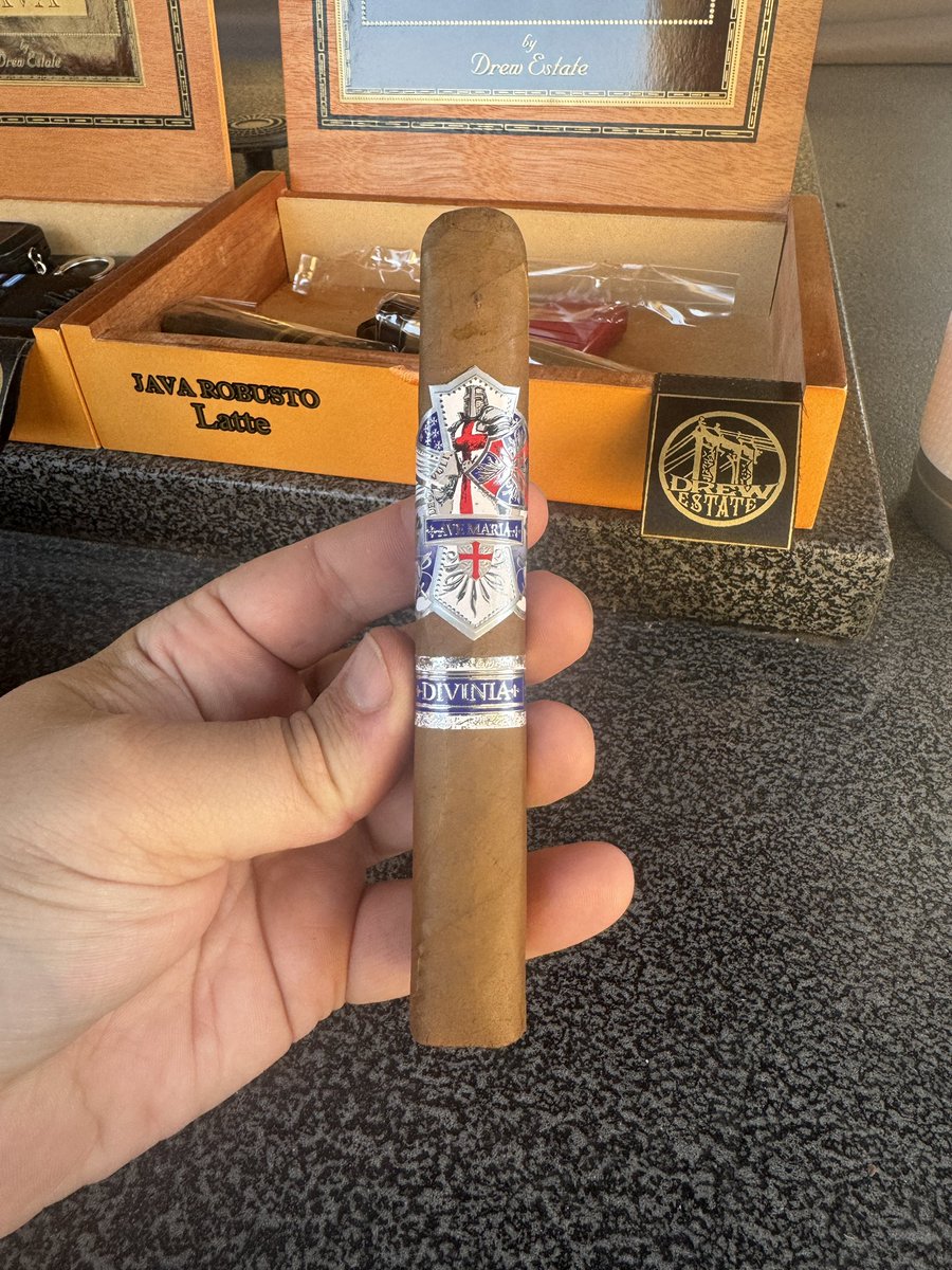 JGottiKS79's tweet photo. A rare cigar in this heat!
#avemaria #divinia
#cigar #cigarlife #botl #nowsmoking https://t.co/4DuxNeVuDd