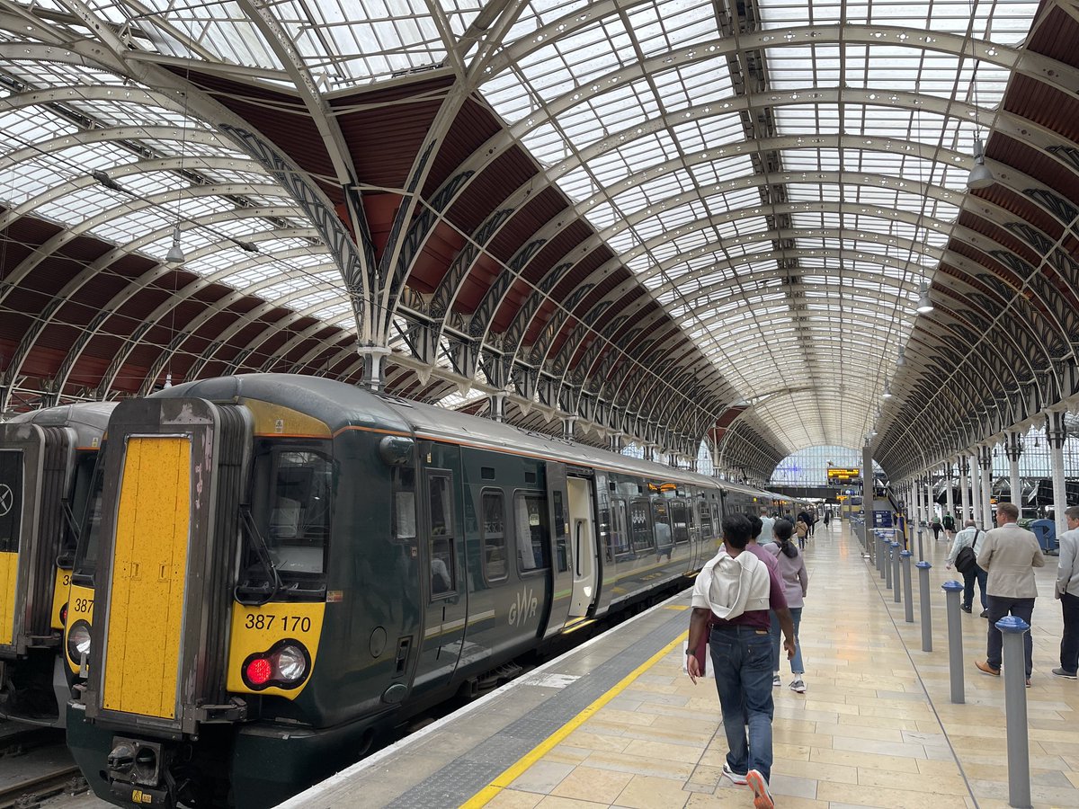 driverbod125's tweet photo. For completeness:
Train 123
Class 387 (75/78)
Built 2014-2017 Bombardier
Operator gWr
London Paddington to Bristol Parkway
#AllTheClasses
My train home! https://t.co/Db3jJx7jrl