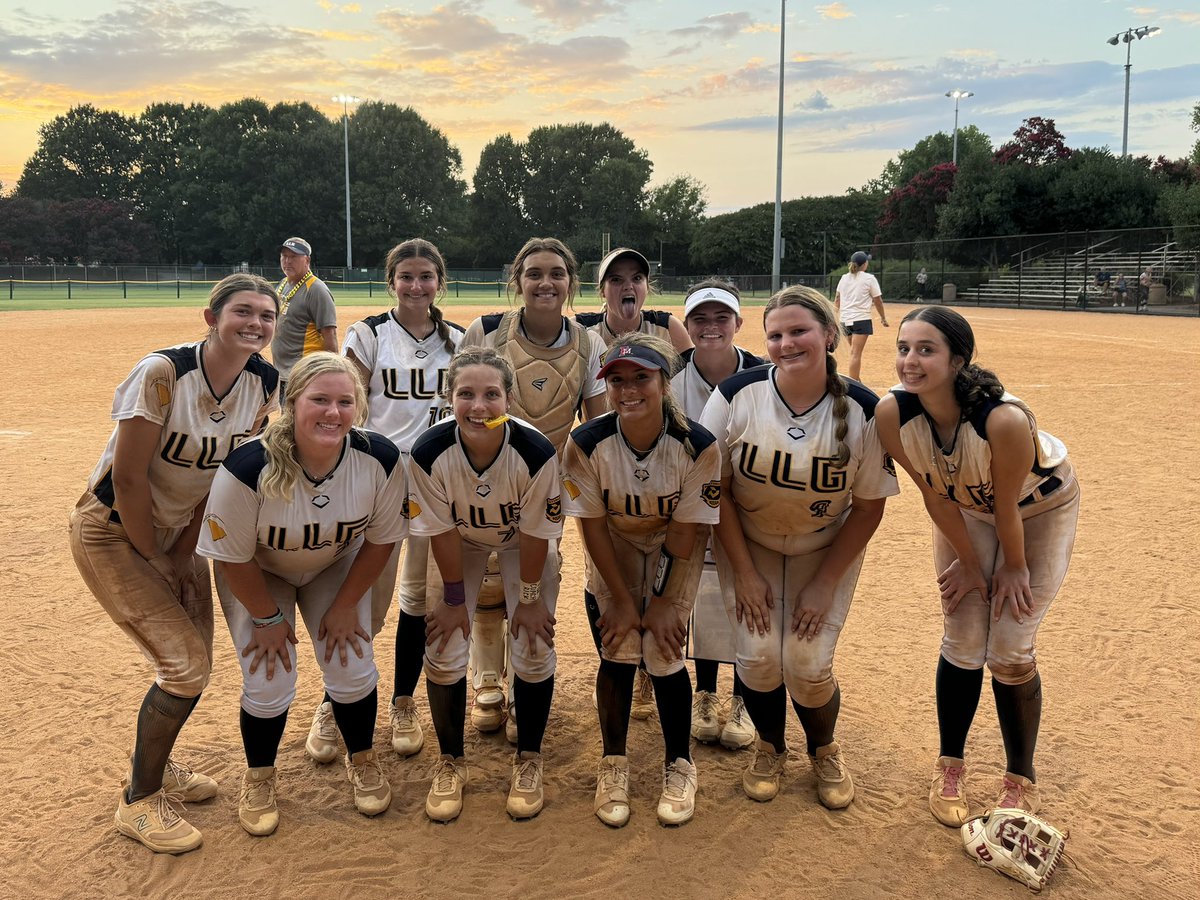 It was hot, they got dirty and went 3-0 with no runs given up today!!  #defense
#getstruck⚡️<a href="/Org_LLG/">Lady Lightning Gold Org Account</a>