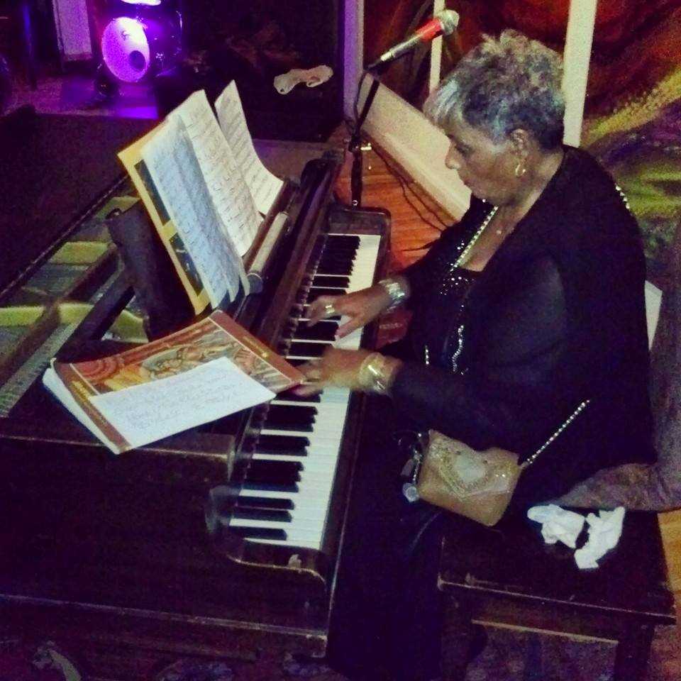 #Thankyou for accompanying me #aintmissbehavin #fatswaller #honeysucklerose #blackandblue #pianoplayer #musicteacher