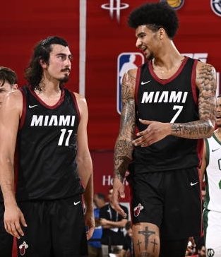 TwoWayDav's tweet photo. Jaquez Jr         Ware

29 PTS            17 PTS
11 REB              3 REB
5 AST               3 AST
1 STL                3 BLK
56 FG%           78 FG%
82 FT%            50 3P%

THE FUTURE 🔥 https://t.co/SDmNJTXhDJ