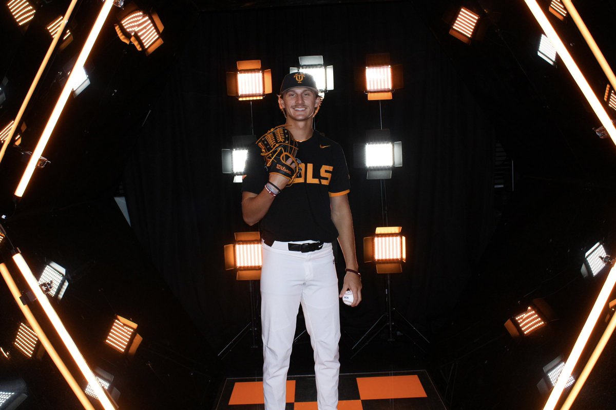 Excited to announce my commitment to The University of Tennessee🍊🍊#GBO