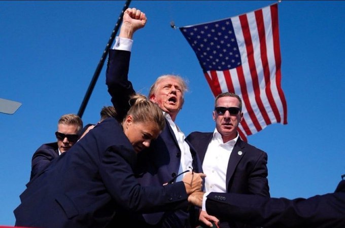 This Photo is Legendary, Iconic, Show  of Defiance! Trump has Won the Election by 08:01am with this pic<a href="/tag/myxanniversary"class="tags"><span>#myxanniversary</span></a>