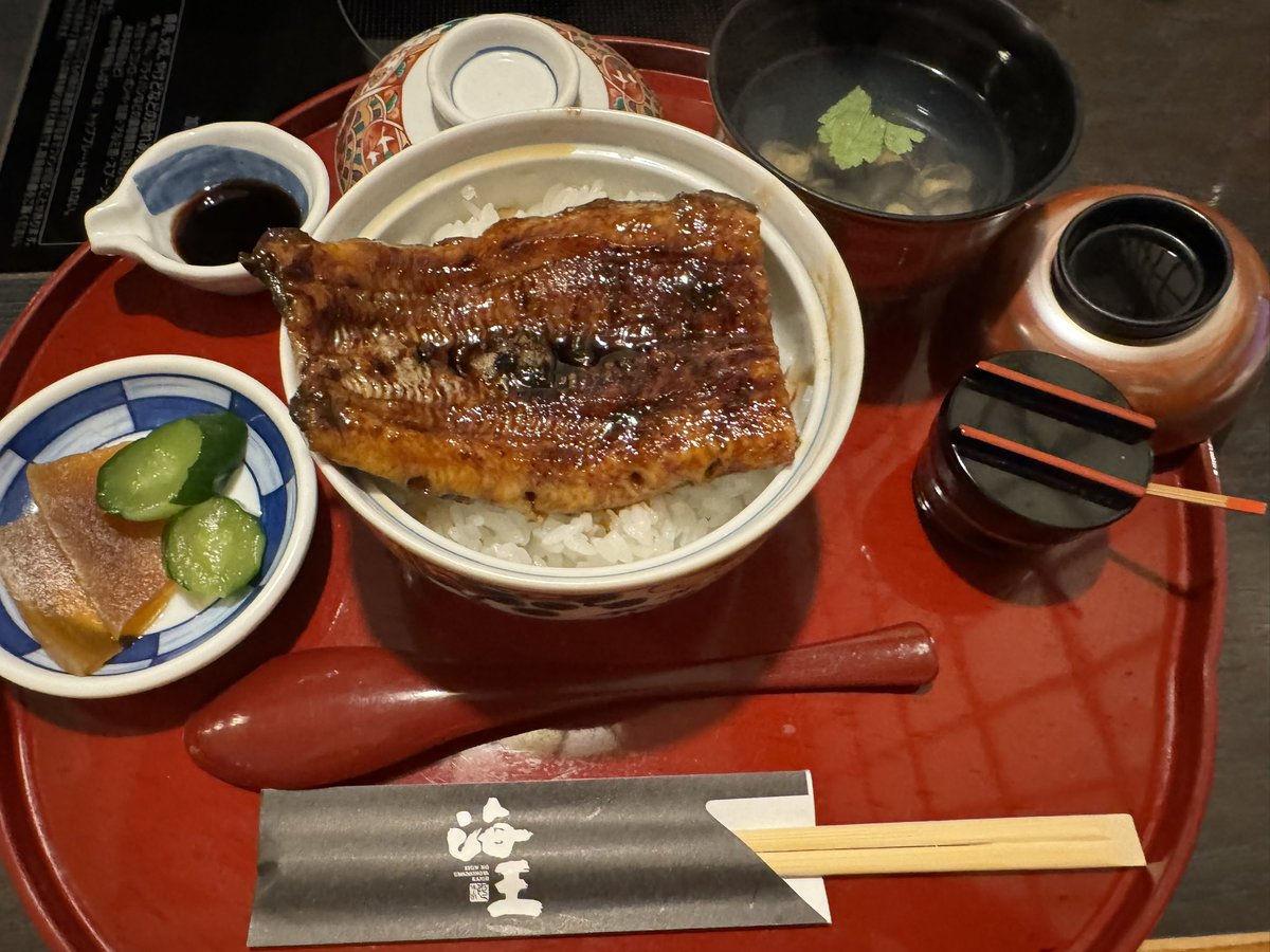SuccessAge55's tweet photo. 今日のディナー🍽️は米子でカニセイロとうなぎで一杯😁🍺🙏大山ビール🍻はあまりクセがなく飲みやすい👍😁

#ディナー 
#カニセイロ 
#うなぎ
#大山ビール
#米子 https://t.co/4OJKlrizpI