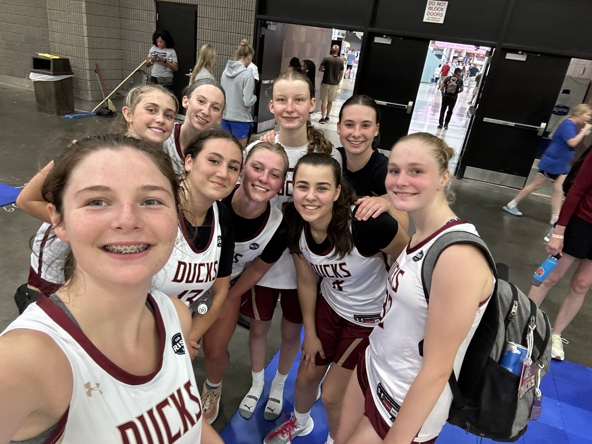Great win for our ‘25 <a href="/MTEliteDucks/">MT Elite Ducks</a> UA Rise Tanzanite team in the final game of <a href="/TFNsRun4Roses/">TFN's Run 4 Roses</a> to finish 2-2 (+16) on the tournament. We played in front of a ton of college coaches against great competition.  #MTEDFamily #EarnIt