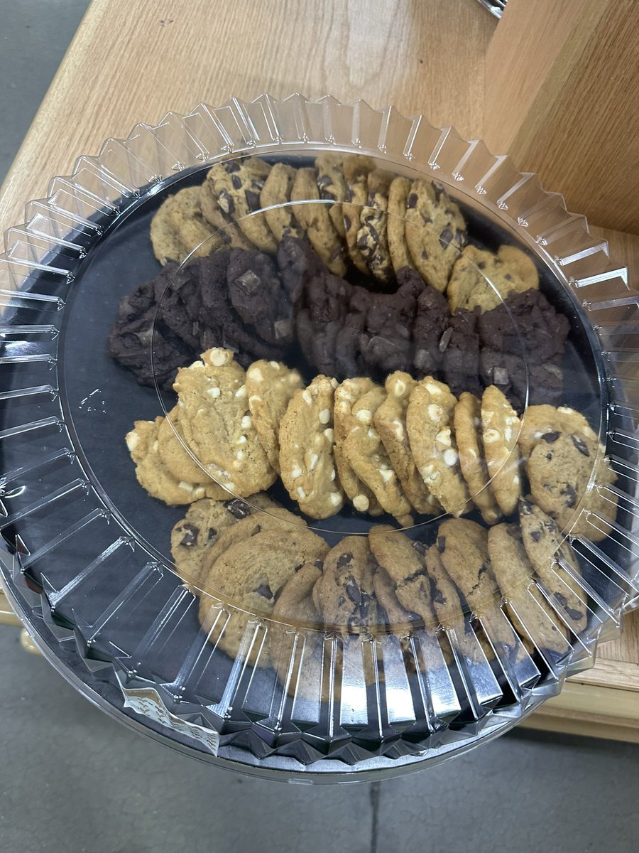 keithgdesign's tweet photo. Really @BJsWholesale ?? These cookie and brownie trays are pathetic! $23 for these? They normally stuffed, but now I can see the tray bottom. Unacceptable.  #shrinkflation #notworthit https://t.co/coBdlqNpK1