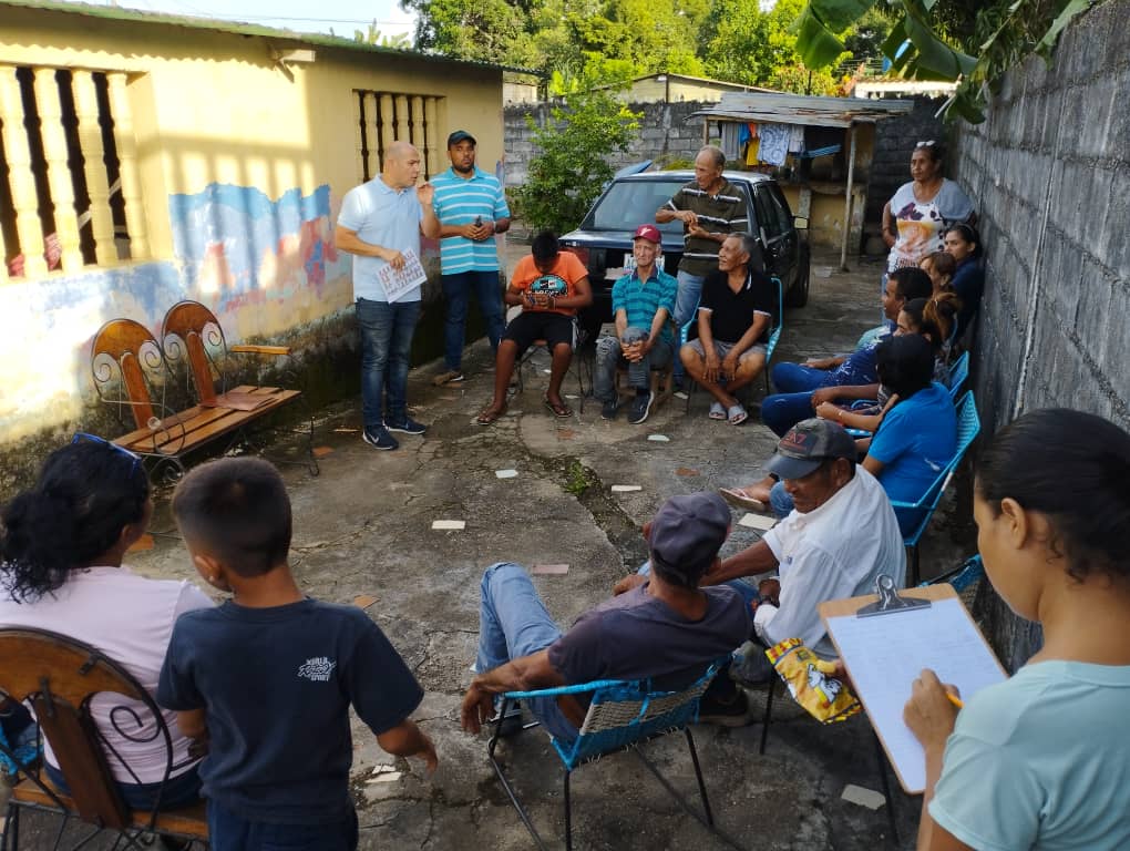 GuillermoVas's tweet photo. Seguimos promoviendo el mensaje del cambio, sector 4 Sabana Grande Constitución de Comandito #EdmundoParaTodoElMundo #unionyprogreso #Monagas #maturin https://t.co/oh78RvScUi