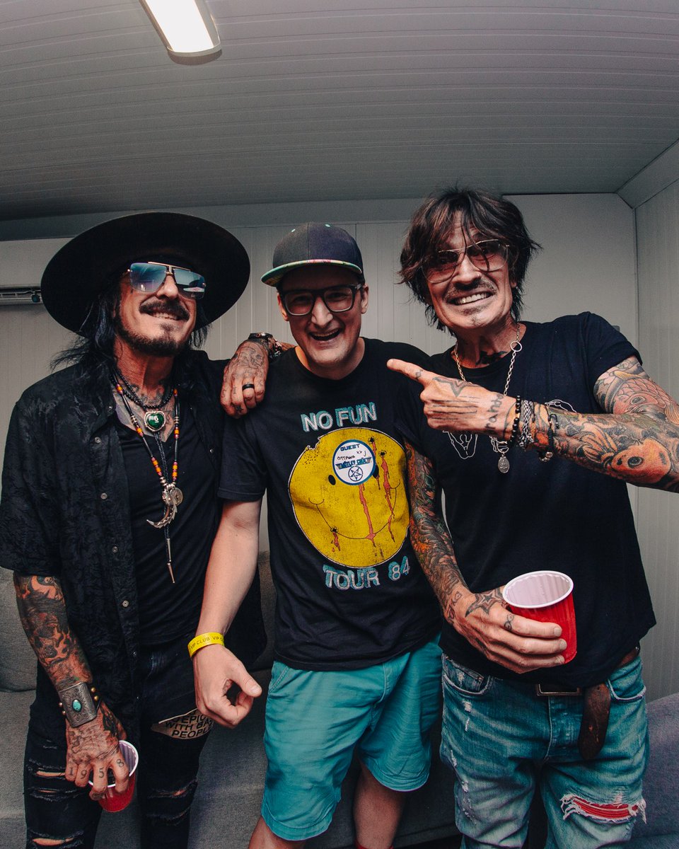 Hanging with these jerks at Ottawa Blues fest.