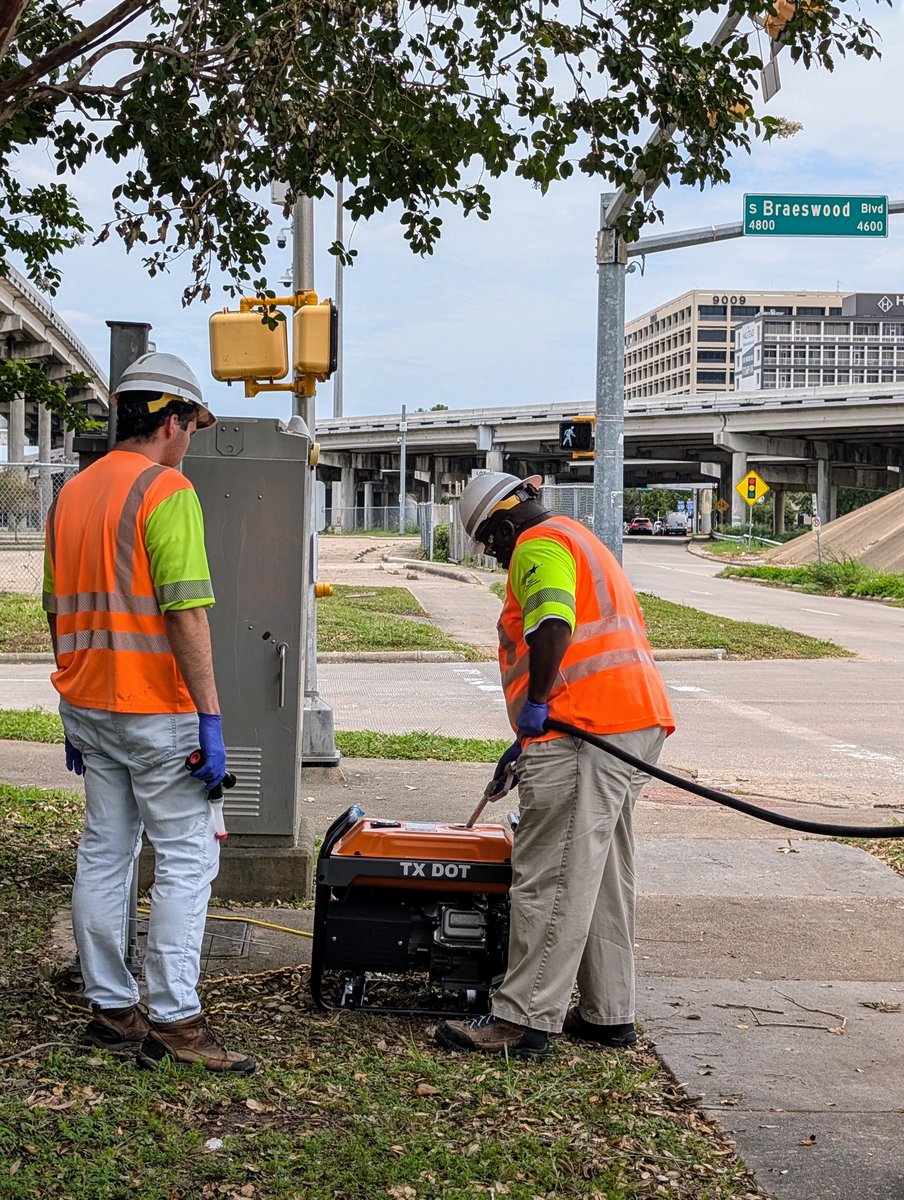 TxDOTHouston's tweet photo. TxDOT Houston crews continue restoration and stabilization efforts, resetting traffic signals and refueling generators for signals still offline throughout the metro area. #SafetyFirst #ConnectingYou #AfterBeryl https://t.co/qVhFwjvPtr