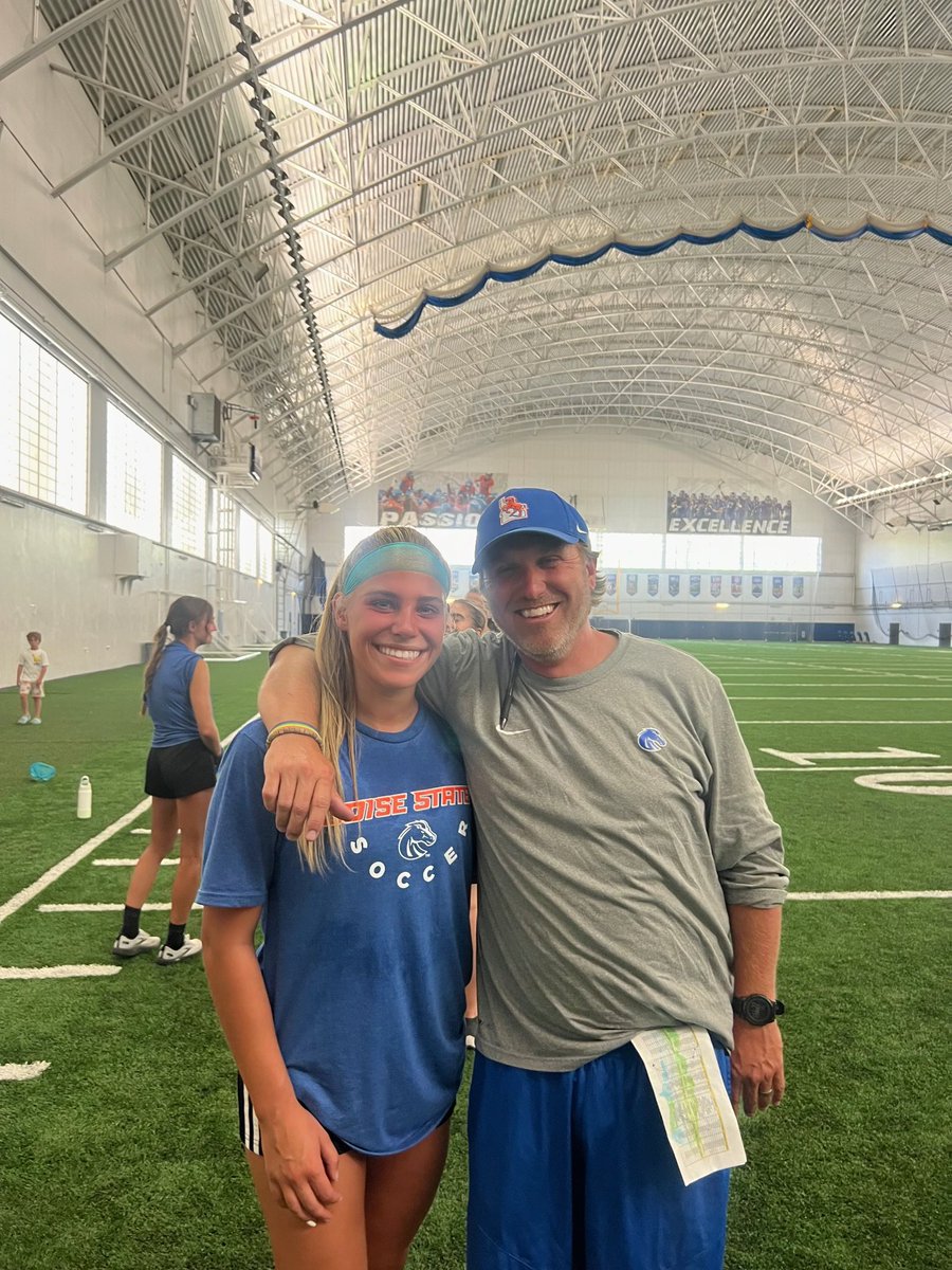 JaceyPhillips25's tweet photo. Thank you @boisestatesoccer for putting on this amazing ID camp. I’m so grateful to meet this amazing coaching stuff and see this beautiful campus. 💙🧡 #Bleedblue #WhatsNext 
@ImYouthSoccer @ImCollegeSoccer @TopDrawerSoccer @NCAASoccer @SRUSA_Official @GoMVB @PrepSoccer https://t.co/GhDnee7ecp