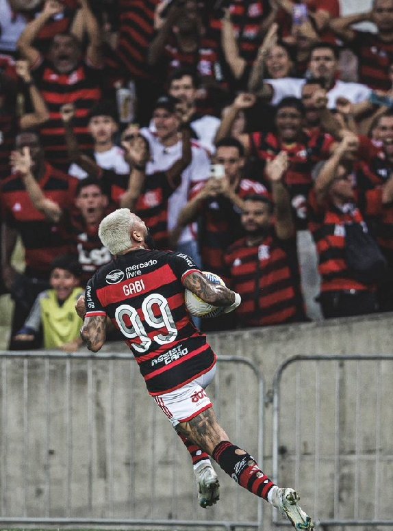 _belovs's tweet photo. Gabriel Barbosa é a prova viva que o amor machuca. https://t.co/RdGY60ZZtc