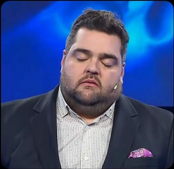 Años atrás estaba de top y pollera...

ahora estoy asi: