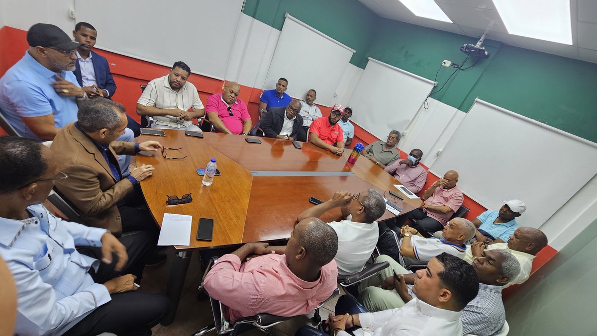 ElsidoDiaz's tweet photo. Nuestro Partido MODA , reunió a los dirigentes del Distrito Nacional y la provincia Santo Domingo,para dar continuidad al proceso de evaluación a los resultados obtenidos en las pasadas elecciones Municipales, Congresuales y Presidenciales, que abarcará todo el país. https://t.co/kbSliEm44k