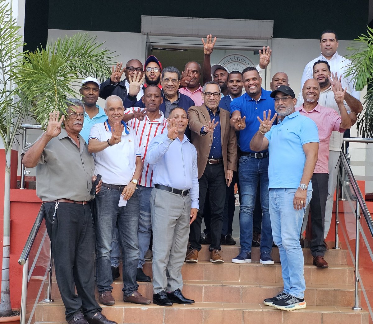 ElsidoDiaz's tweet photo. Nuestro Partido MODA , reunió a los dirigentes del Distrito Nacional y la provincia Santo Domingo,para dar continuidad al proceso de evaluación a los resultados obtenidos en las pasadas elecciones Municipales, Congresuales y Presidenciales, que abarcará todo el país. https://t.co/kbSliEm44k