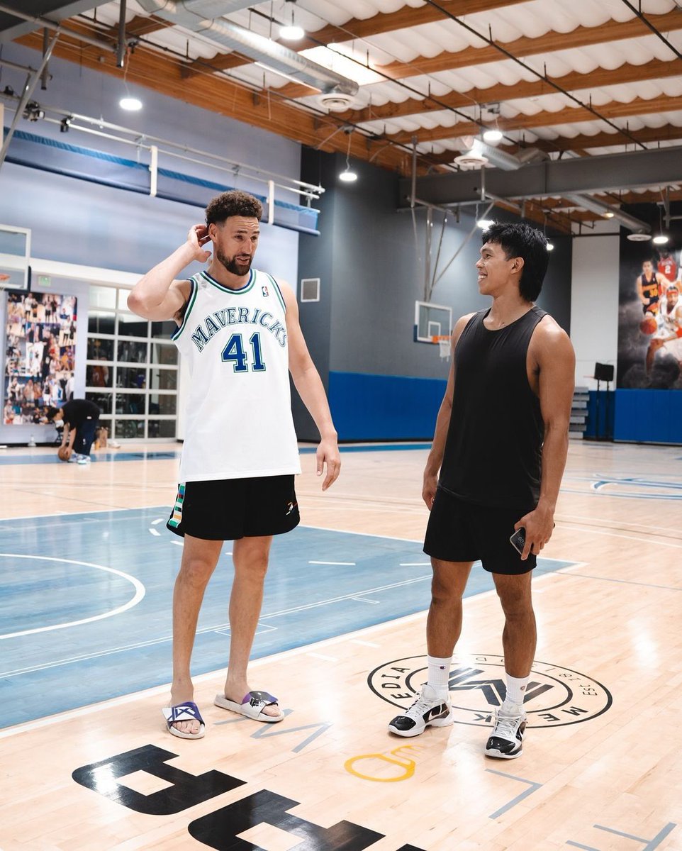 Thirdy Ravena with Klay Thompson wearing a Dirk jersey!

(Via 3rd_e/IG)