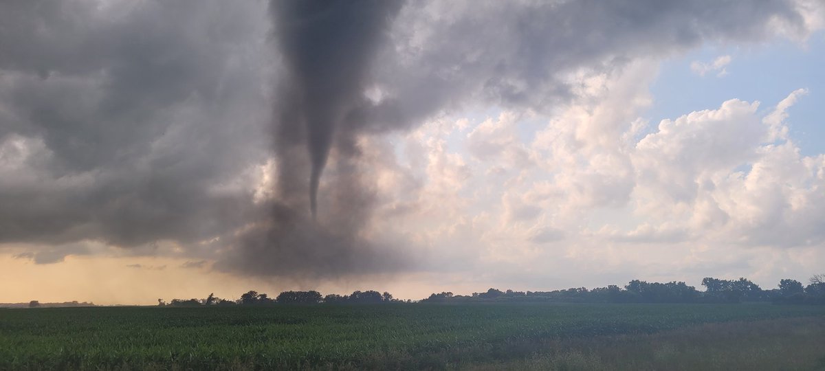 IsaacN_WX's tweet photo. Oh my god. #ndwx https://t.co/899t7UhKsu