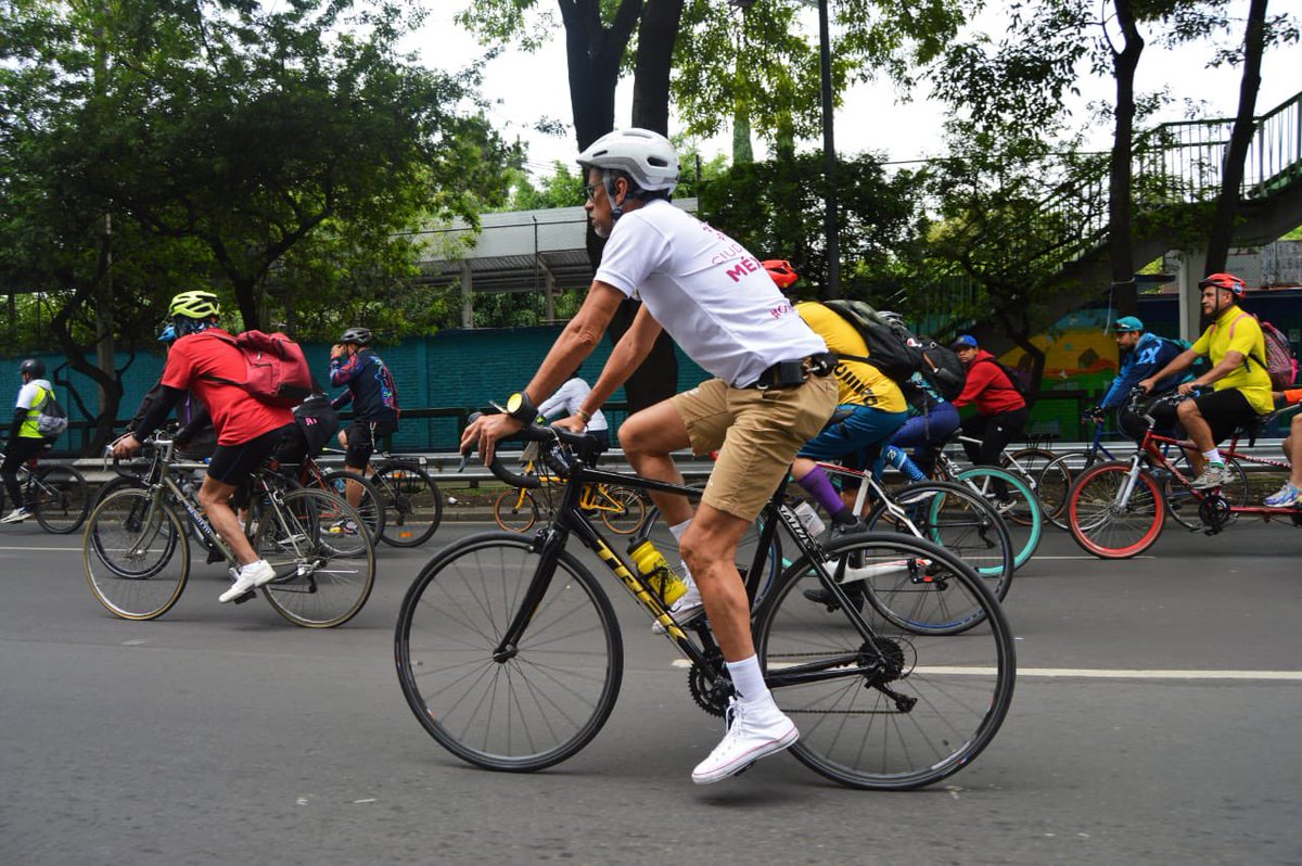 Javier_Hidalgo's tweet photo. @CdmxPilares @DeporteCDMX @julioperezdf @SECTEI_CDMX @OfeliaAngulo_ @CulturaCiudadMx @ccurieldeicaza @Alc_Iztapalapa Decía Kenedy que no hay nada más placentero que un buen paseo en bicicleta, bueno pues así la #DinoRodada Pilares . https://t.co/csYai3ZklM