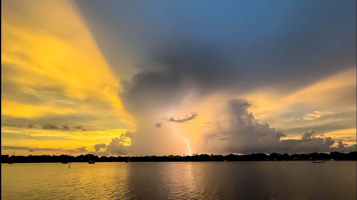 Gorgeous sunset w/ T-storm. Looking WNW over big bayou from Coquina Key #flwx  <a href="/JimCantore/">Jim Cantore</a> <a href="/mikebettes/">Mike Bettes</a> <a href="/weatherchannel/">The Weather Channel</a> <a href="/NWSTampaBay/">NWS Tampa Bay</a> <a href="/bn9weather/">Spectrum Bay News 9 Weather</a> <a href="/WFLAMaxDefender/">Max Defender 8 Weather Team</a>  <a href="/10TampaBay/">10 Tampa Bay News</a> @abcactionnews <a href="/DenisPhillipsWx/">Denis Phillips</a> <a href="/tropicalupdate/">Mike's Weather Page</a> <a href="/WeatherNation/">WeatherNation</a> <a href="/JacquiJerasTV/">Jacqui Jeras</a> <a href="/accuweather/">AccuWeather</a> <a href="/WeatherProf/">Jeff Berardelli</a>