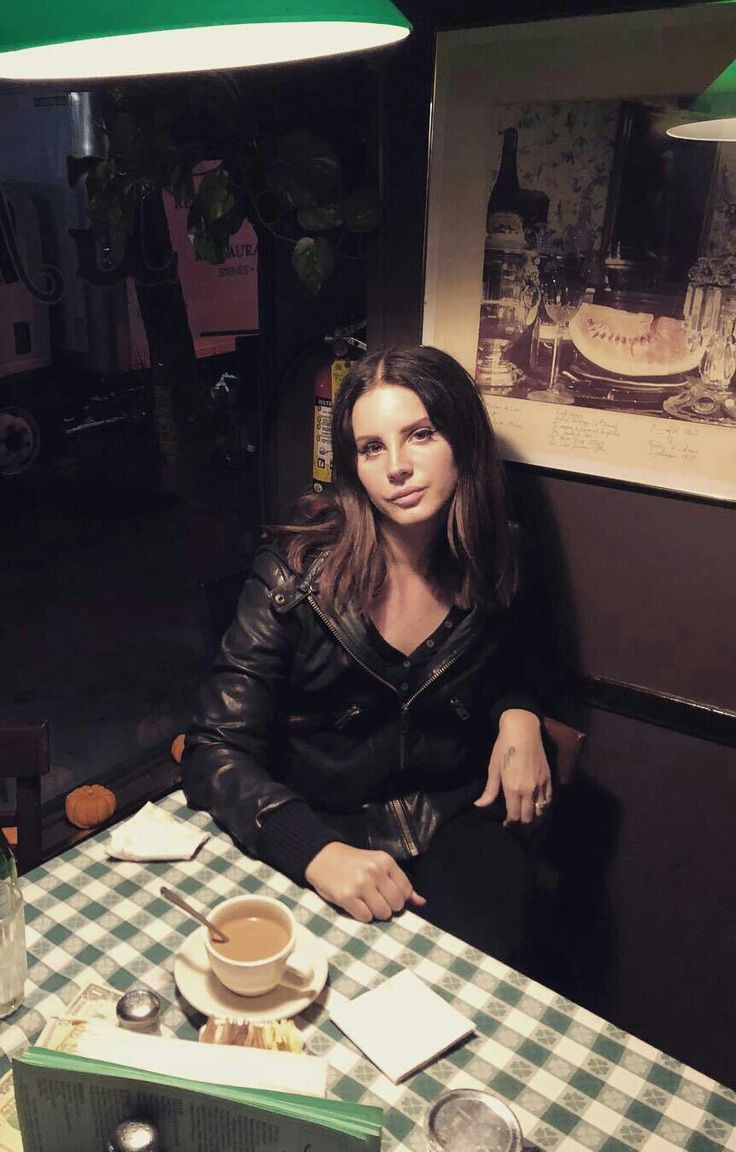 aliciaalavigne's tweet photo. lana del rey https://t.co/w3ZNHv5LqU
