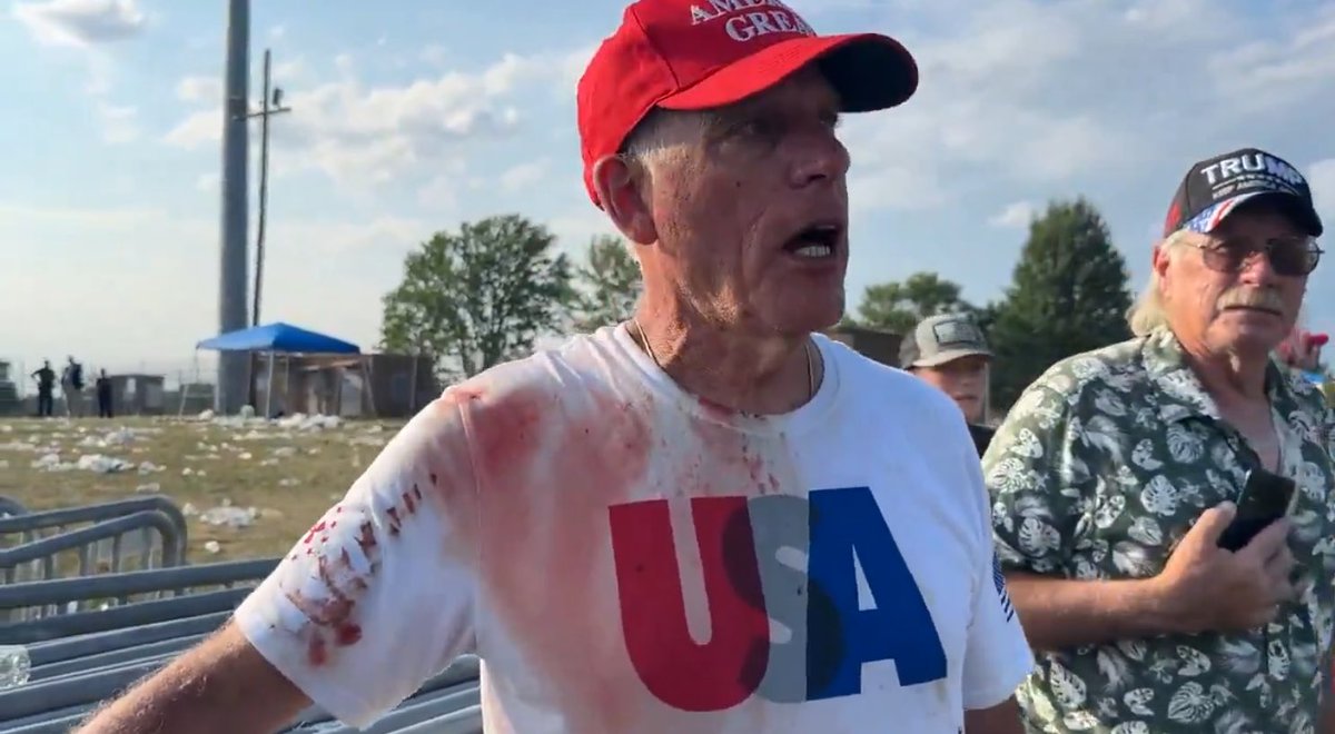 splitheadmedia's tweet photo. At least one confirmed dead at #TrumpRally. Trumps condition still unknown. #Trump #SecretService https://t.co/jmnx63Bjpc