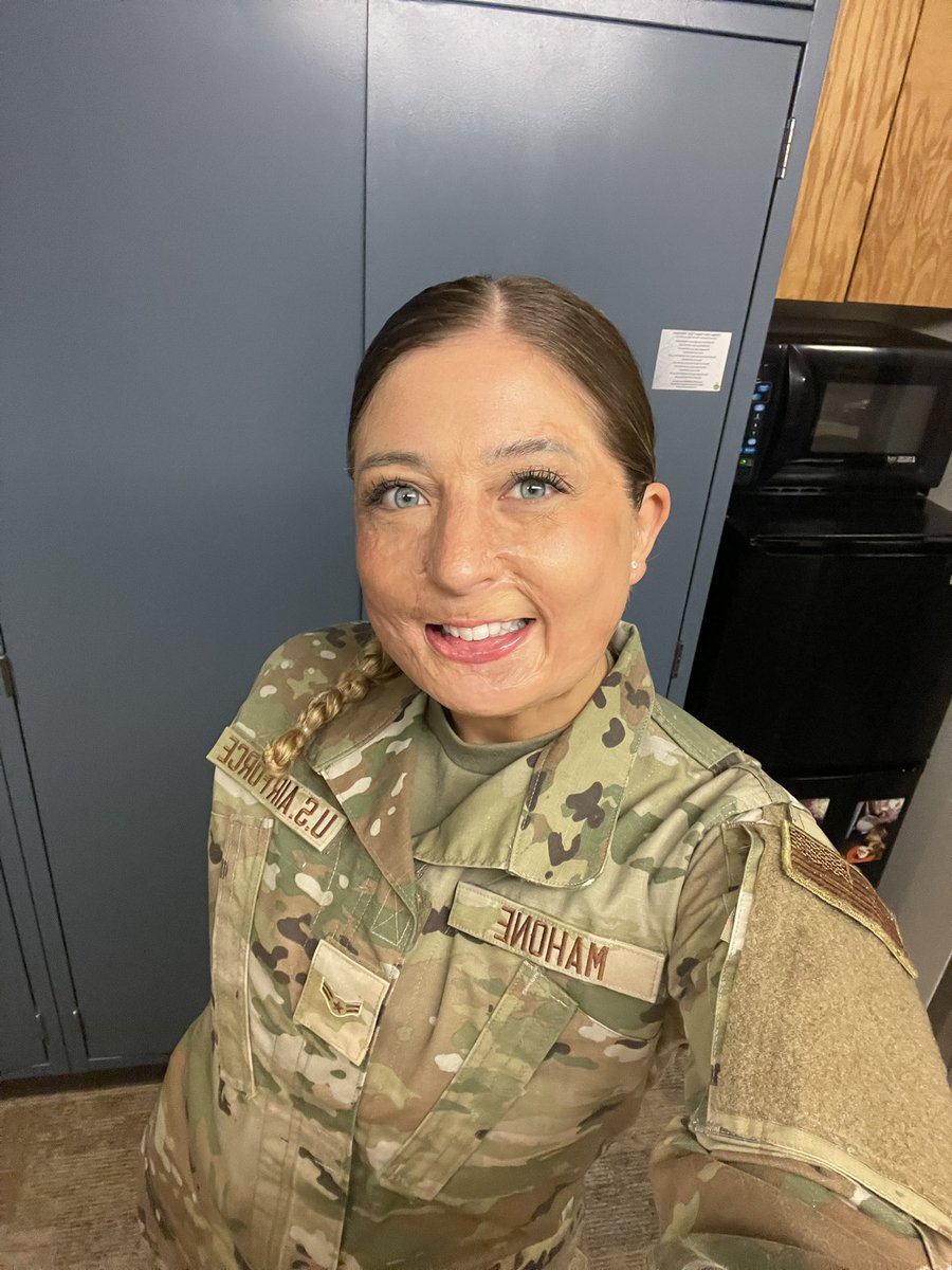 LexiMahone_'s tweet photo. Still cannot believe I packaged up my entire life and moved to the west coast. #USAF #AirForce https://t.co/I2MqSy1ZwO