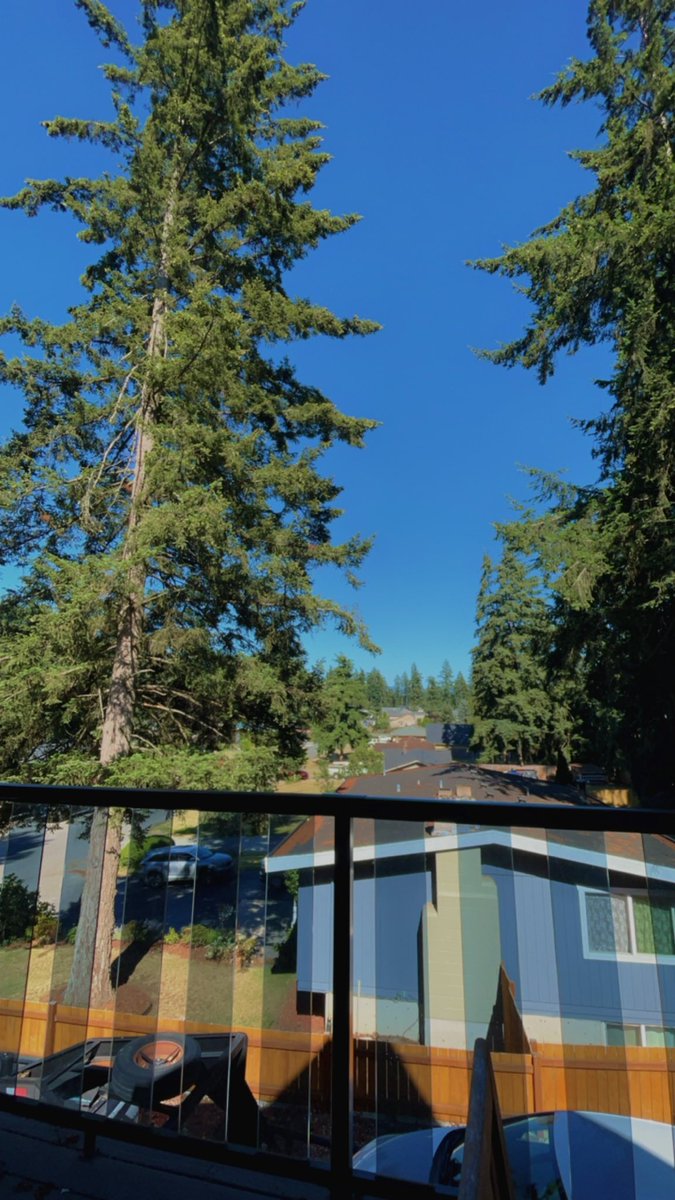 LexiMahone_'s tweet photo. Still cannot believe I packaged up my entire life and moved to the west coast. #USAF #AirForce https://t.co/I2MqSy1ZwO