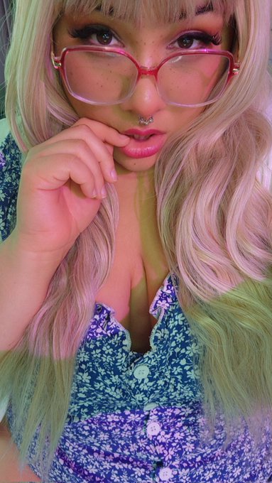 LIVE NOW ON FARMSLY. Omg I look so cute in my lil dress. Let's get me out of it :P Drop by if you love