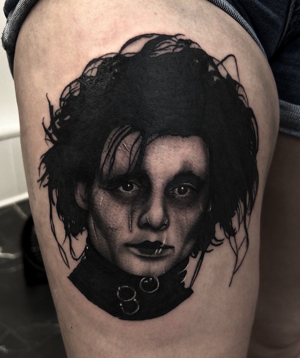 donniethms's tweet photo. Life’s been amazing. Here’s some tattoos I’ve done recently 🕸️ If you would like to get tattooed plz dm me on ig @donniethms https://t.co/rXFFxidA4C