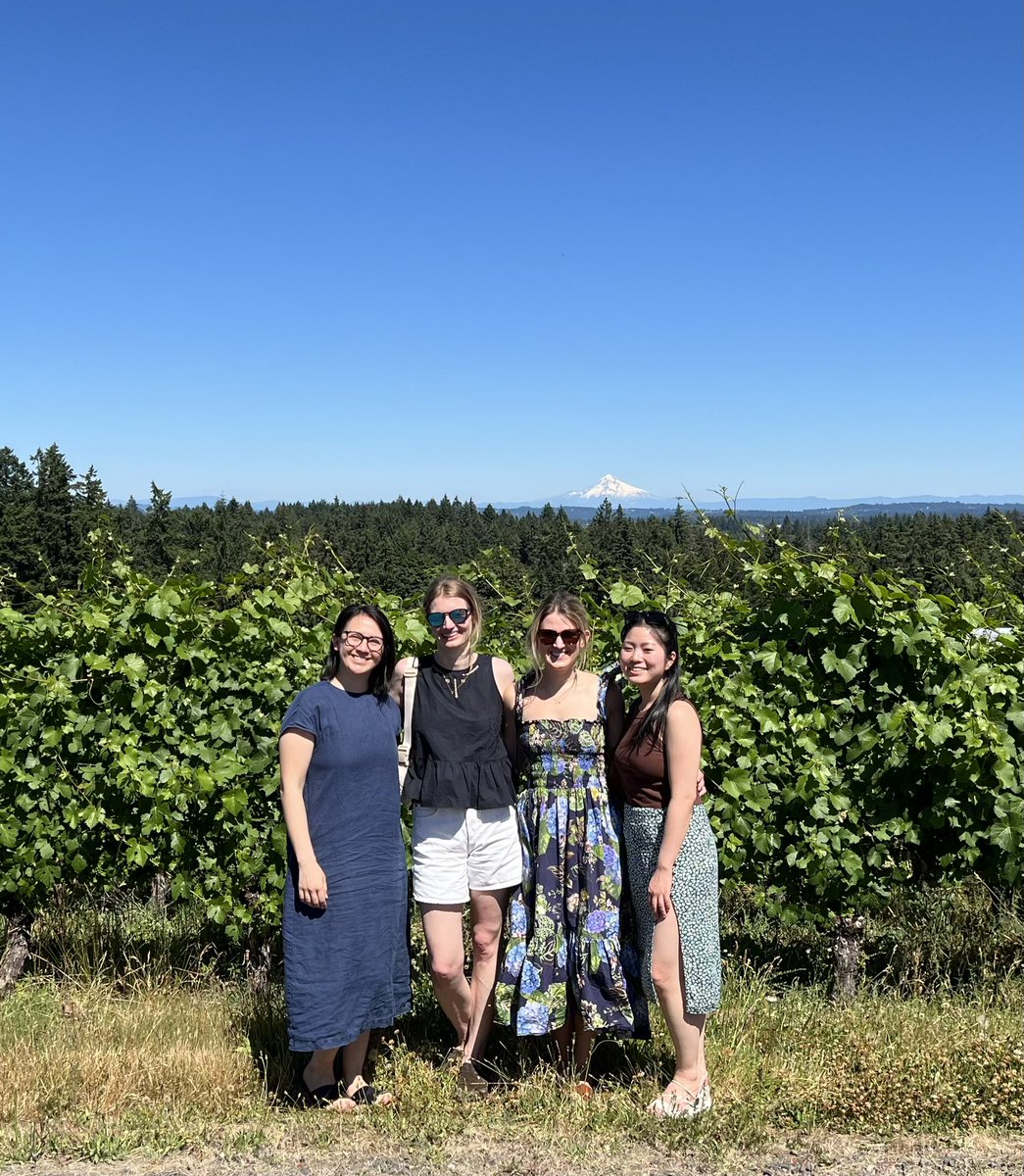 Our newly minted 2's celebrating:
1. the first weekend that everyone was off at the same time
2. surviving intern year and first week of consult year