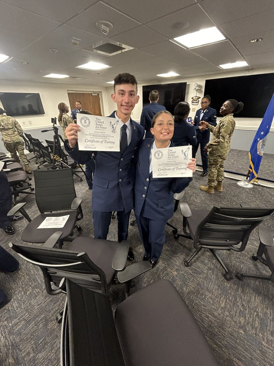 LexiMahone_'s tweet photo. Incase my Twitter friends haven’t seen, surprise I joined the military ! 🇺🇸🦅🫡🥰 https://t.co/ElahfRVvMl